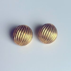 Vintage Liz Claiborne Good Tone Earrings